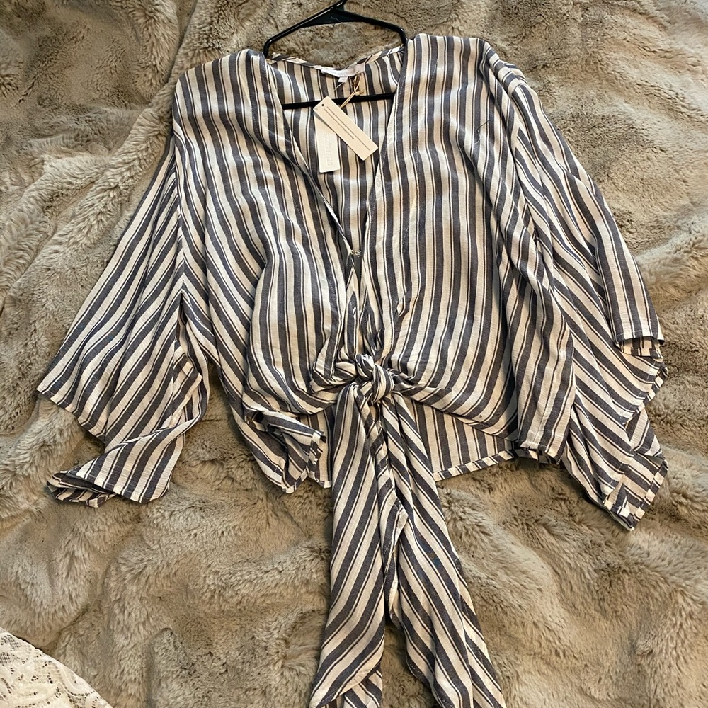 Front tie top